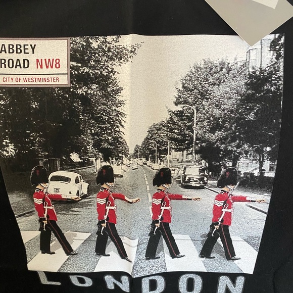 Beatles Abbey Road T-Shirt - Picture 4 of 7